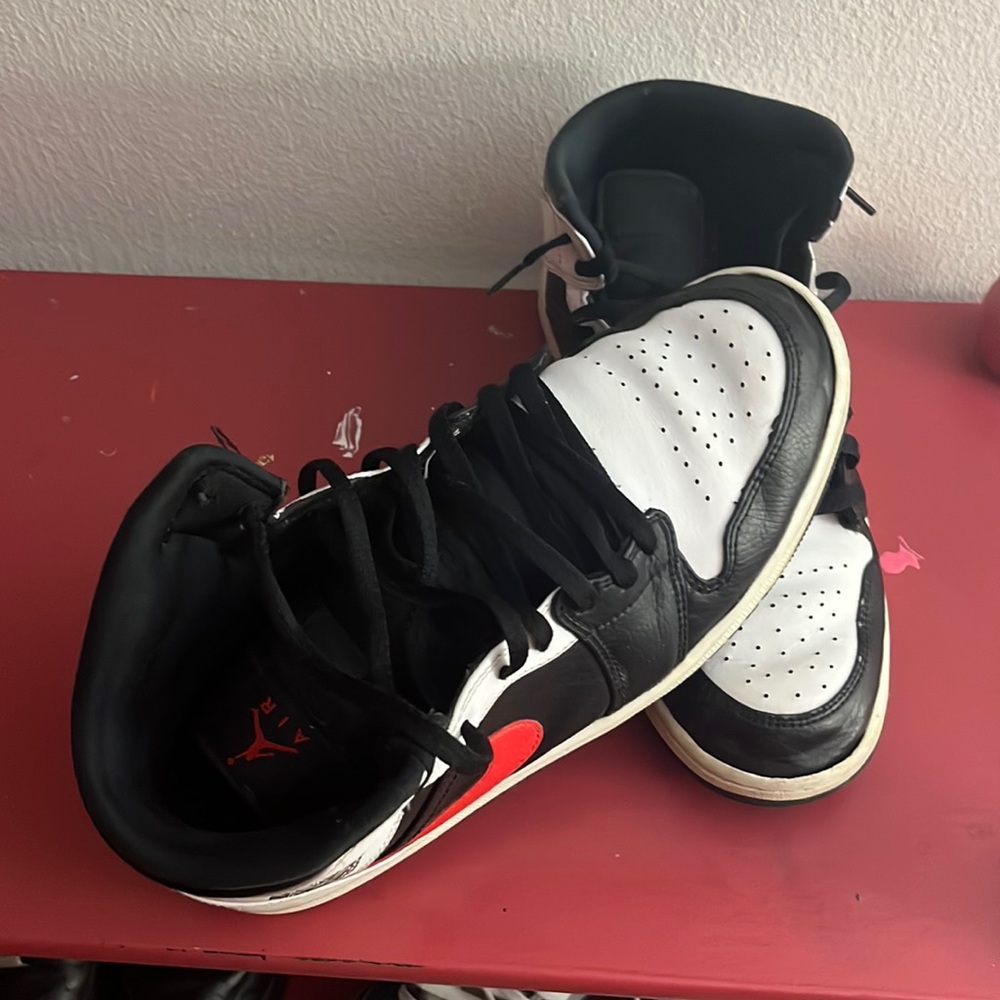 - Color: red black white brand Jordan 1